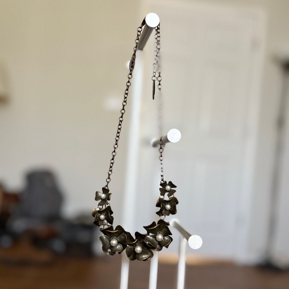 Plunder flower necklace